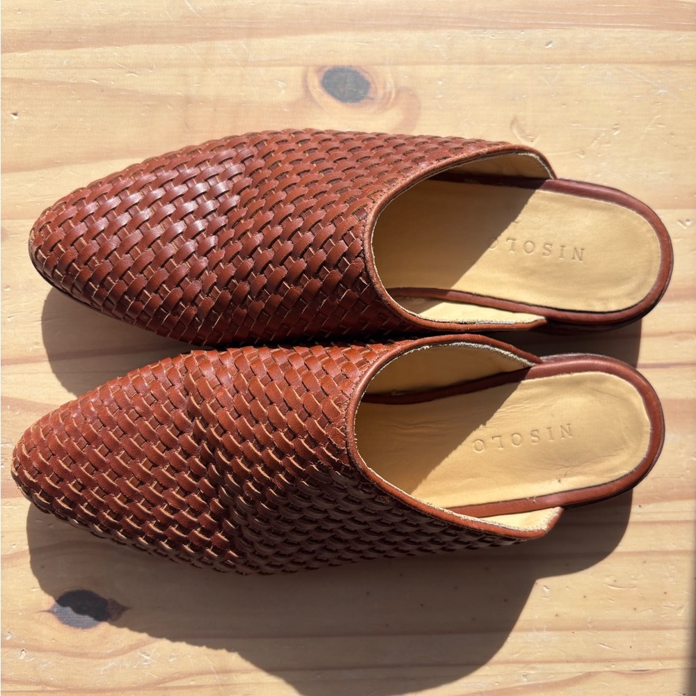 Nisolo Women’s Ama Brown Woven Mules / Size 8 Color: Brandy